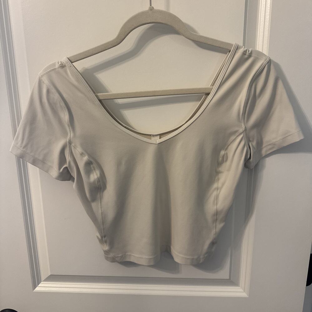 Women’s Lululemon Align T-Shirt All It Takes Size 6 Beige Cream Ribbed V Neck
